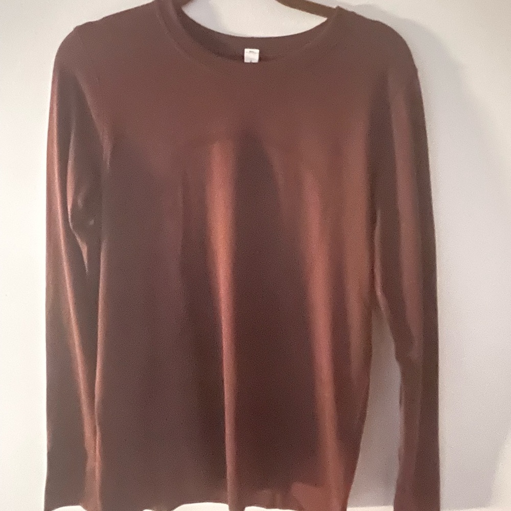 Lululemon NWOT swiftly relaxed in cassis, size 6.